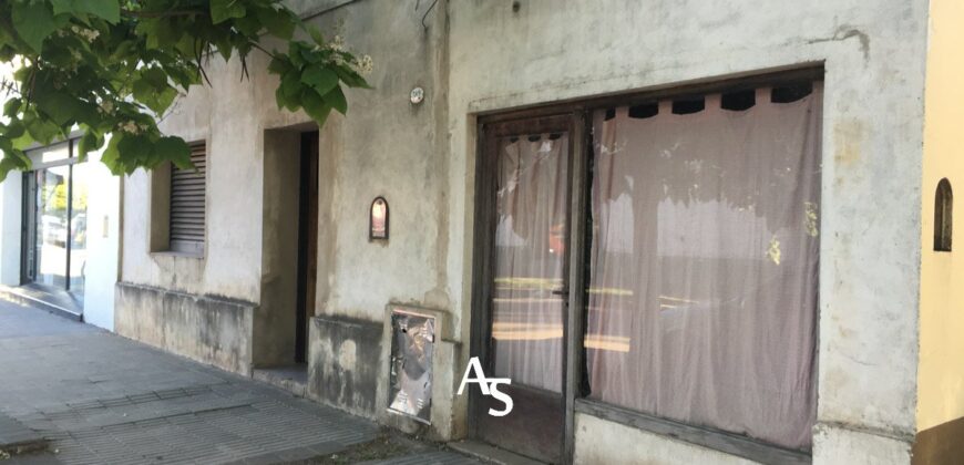Casa de 100m2 + local comercial