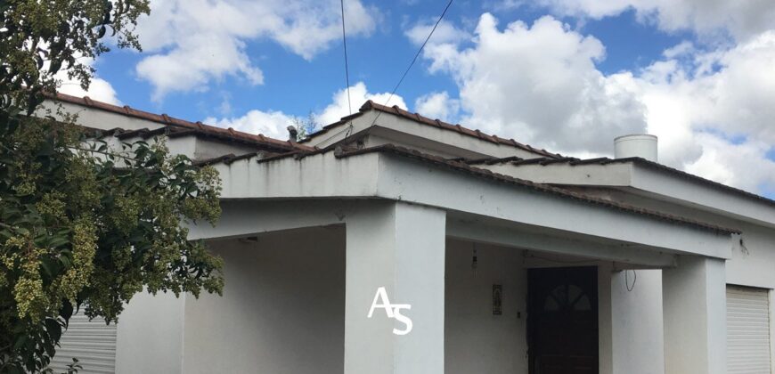 Casa de 4 ambientes sobre calle 119