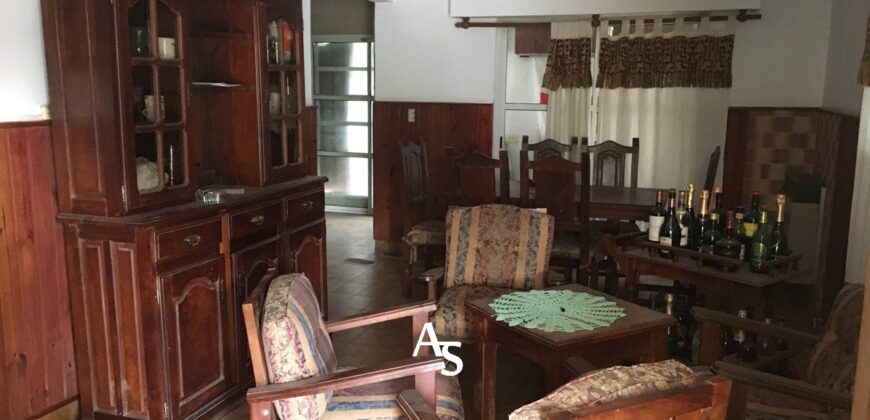 Casa de 4 ambientes sobre calle 119