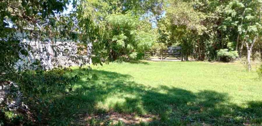 Casa en venta sobre gran lote en Las Marianas