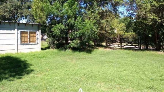 Casa en venta sobre gran lote en Las Marianas