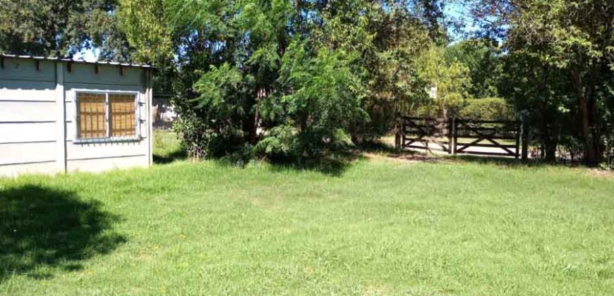 Casa en venta sobre gran lote en Las Marianas