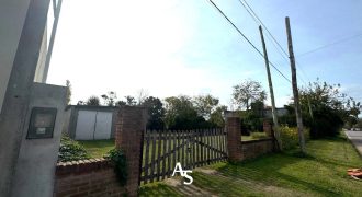 Terreno de 858m2 con galpón