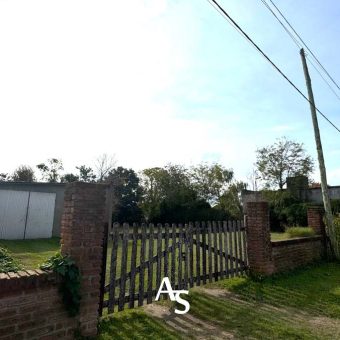 Terreno de 858m2 con galpón