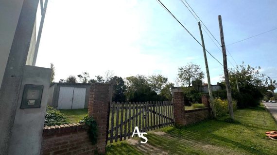 Terreno de 858m2 con galpón