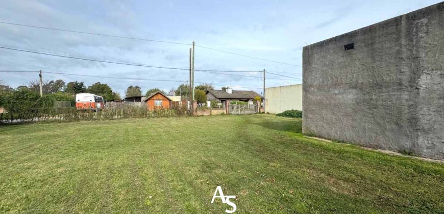 Terreno de 858m2 con galpón