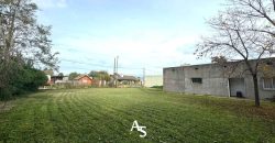 Terreno de 858m2 con galpón