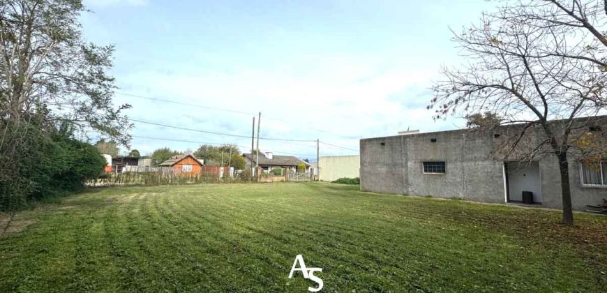 Terreno de 858m2 con galpón