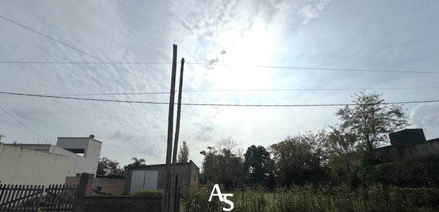 Terreno de 858m2 con galpón