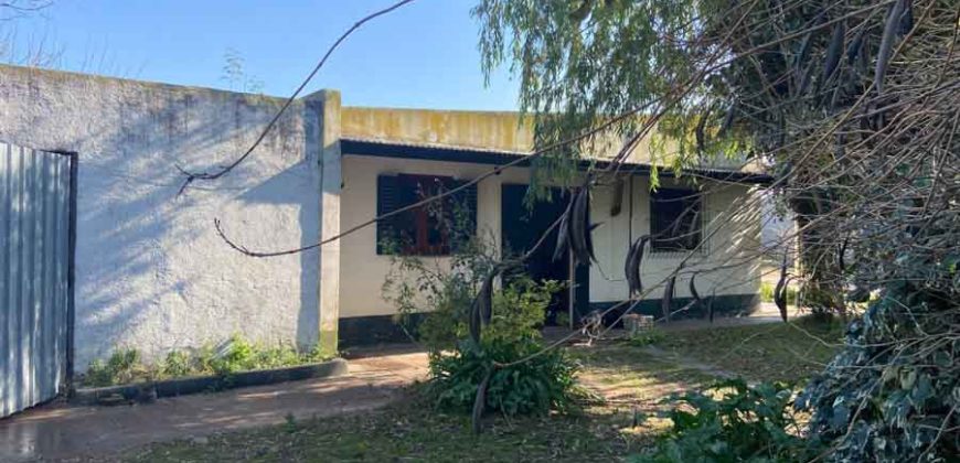 Gran terreno con casa de 135 m2