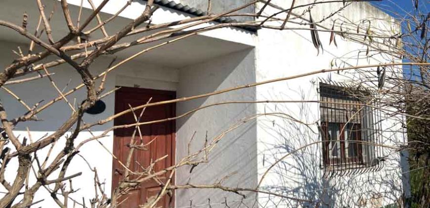 Gran terreno con casa de 135 m2
