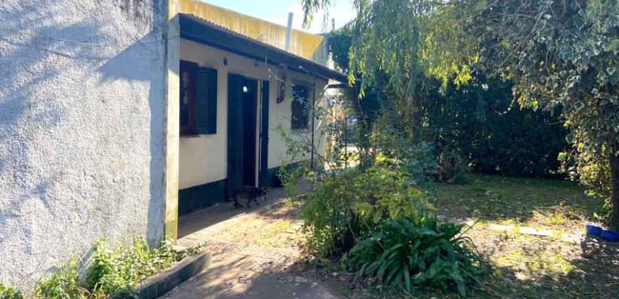 Gran terreno con casa de 135 m2