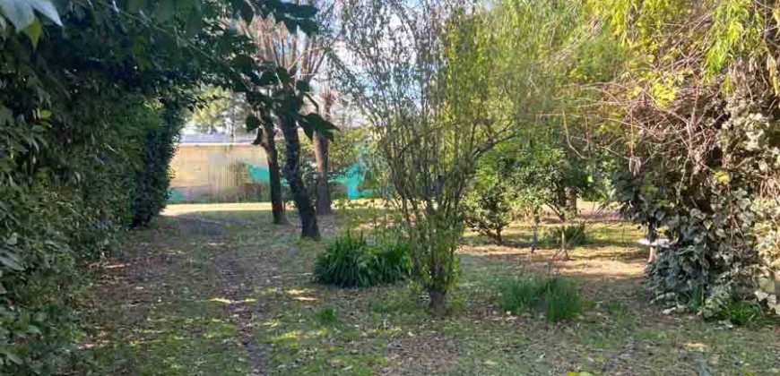 Gran terreno con casa de 135 m2