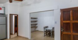 Casa, quincho con pileta y local comercial