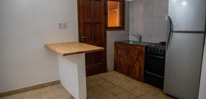 Casa, quincho con pileta y local comercial