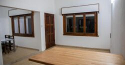 Casa, quincho con pileta y local comercial