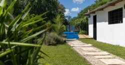 Casa, quincho con pileta y local comercial