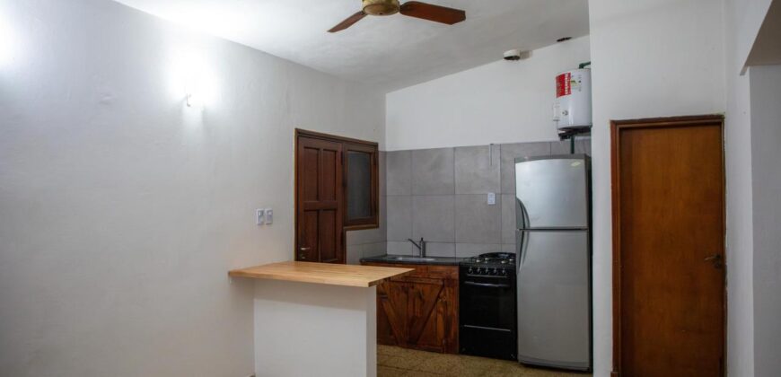 Casa, quincho con pileta y local comercial