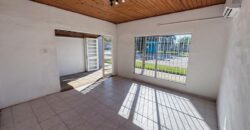 Casa, quincho con pileta y local comercial