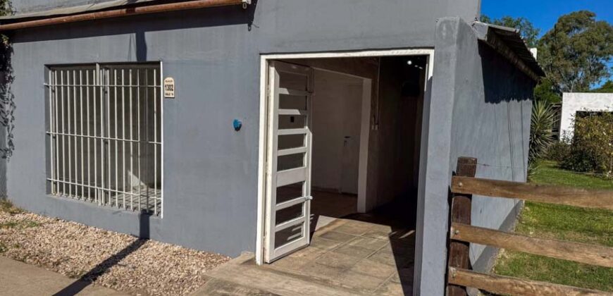 Casa, quincho con pileta y local comercial