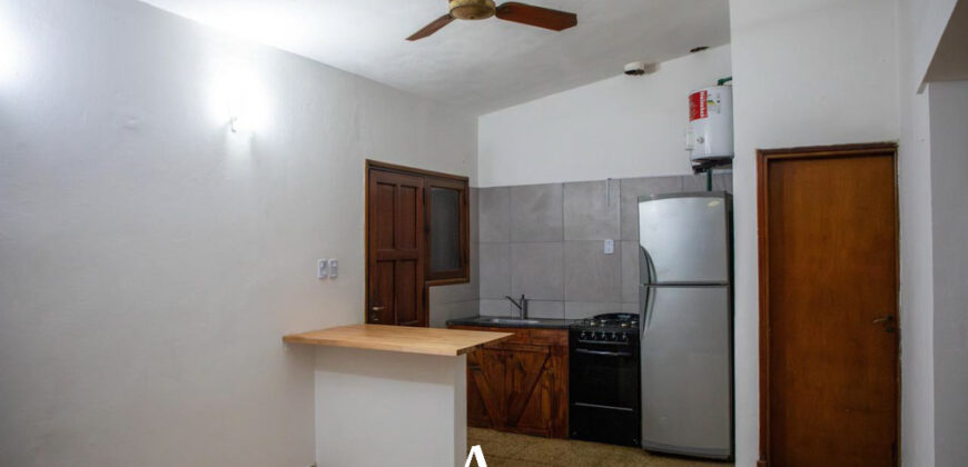 Casa, quincho con pileta y local comercial