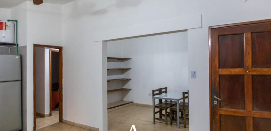 Casa, quincho con pileta y local comercial