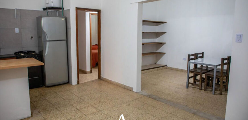 Casa, quincho con pileta y local comercial