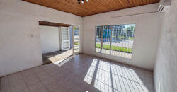 Casa, quincho con pileta y local comercial