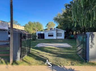 Casa, quincho con pileta y local comercial