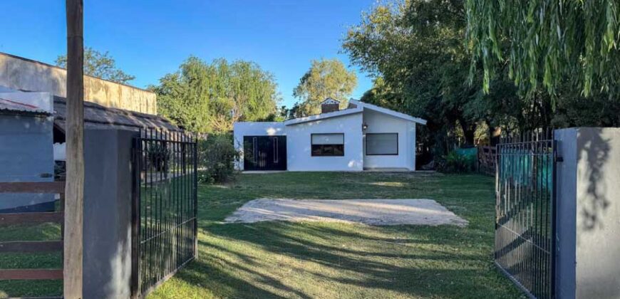 Casa, quincho con pileta y local comercial