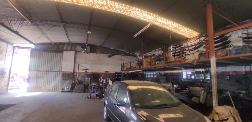 Excelente galpón de 506 m2 cubiertos