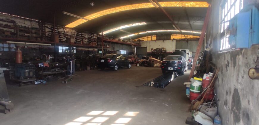 Excelente galpón de 506 m2 cubiertos