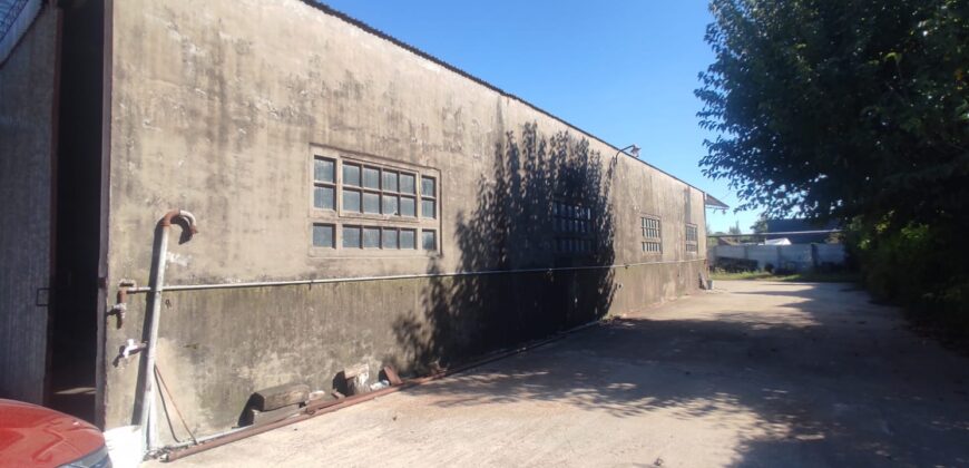 Excelente galpón de 506 m2 cubiertos