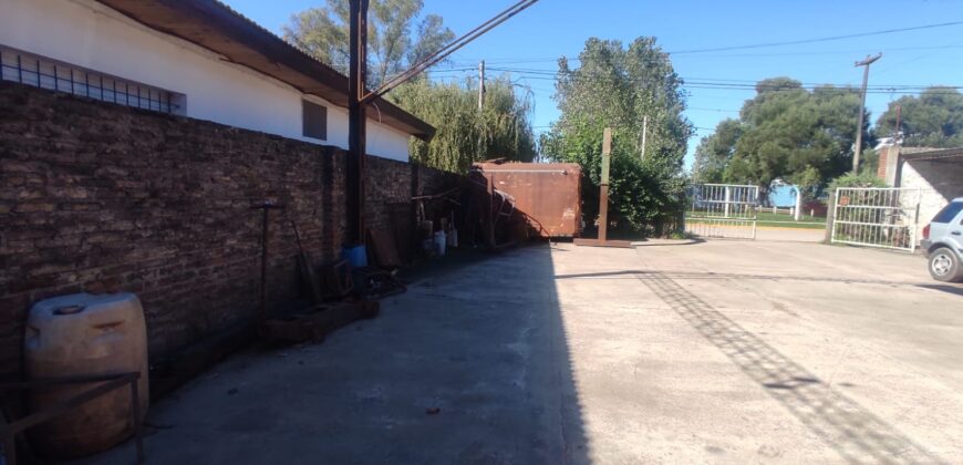 Excelente galpón de 506 m2 cubiertos