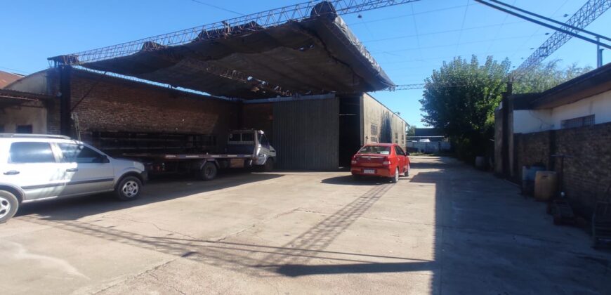 Excelente galpón de 506 m2 cubiertos
