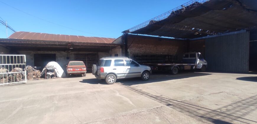 Excelente galpón de 506 m2 cubiertos