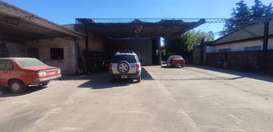 Excelente galpón de 506 m2 cubiertos