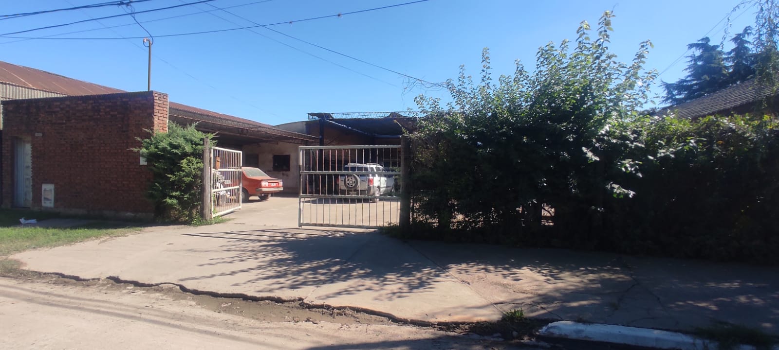 Excelente galpón de 506 m2 cubiertos