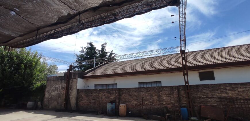 Excelente galpón de 506 m2 cubiertos