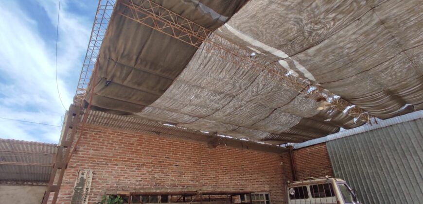 Excelente galpón de 506 m2 cubiertos