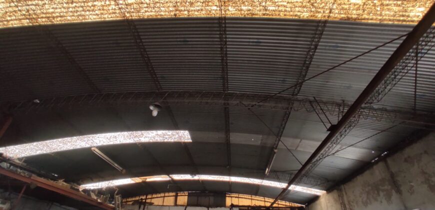 Excelente galpón de 506 m2 cubiertos