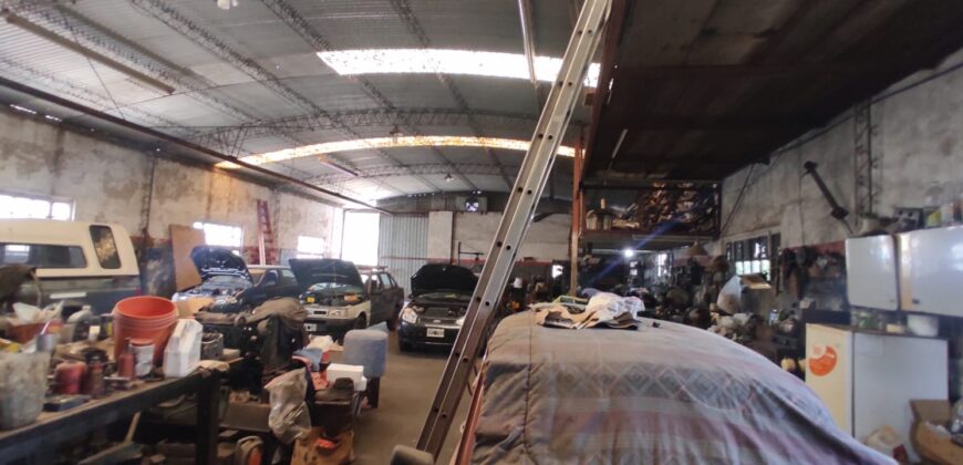 Excelente galpón de 506 m2 cubiertos