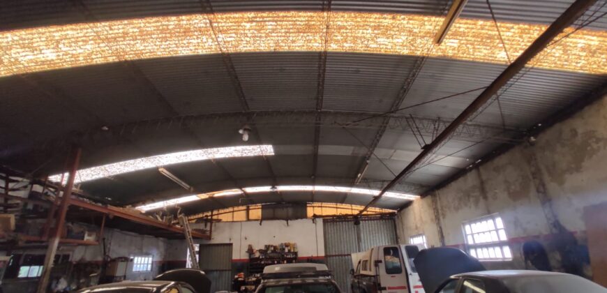 Excelente galpón de 506 m2 cubiertos