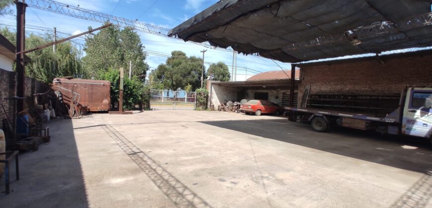 Excelente galpón de 506 m2 cubiertos