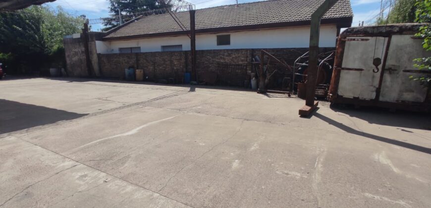 Excelente galpón de 506 m2 cubiertos