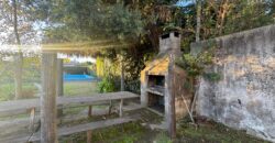 Casa con gran parque y pileta sobre calle 24