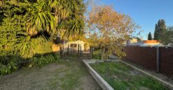 Casa con gran parque y pileta sobre calle 24
