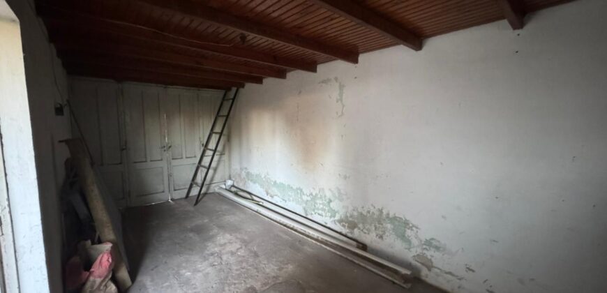 Casa con gran parque y pileta sobre calle 24