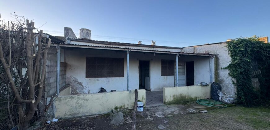 Casa con gran parque y pileta sobre calle 24