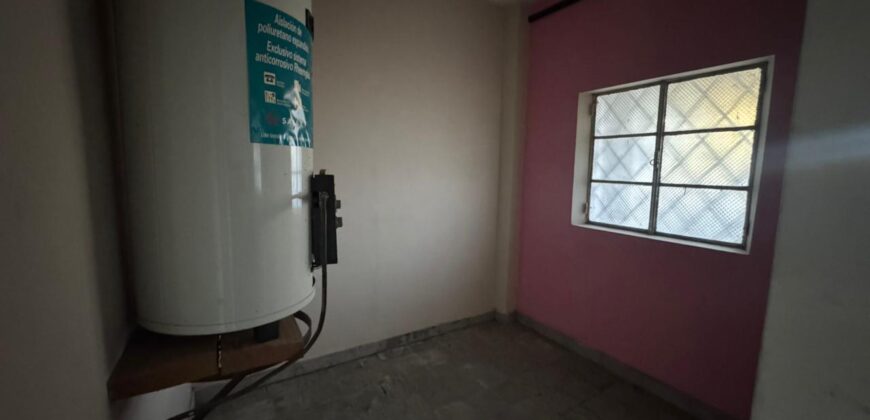 Casa con gran parque y pileta sobre calle 24